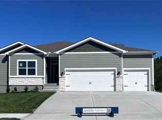 901 Reed Dr, Raymore, MO 64083