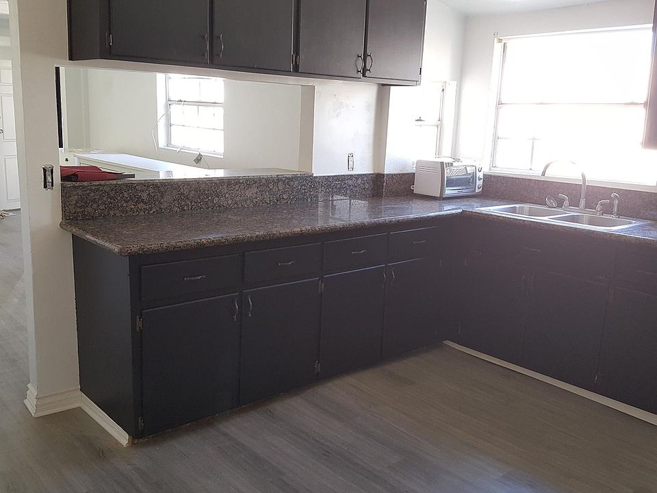 2nd image of 2816 5th Ave