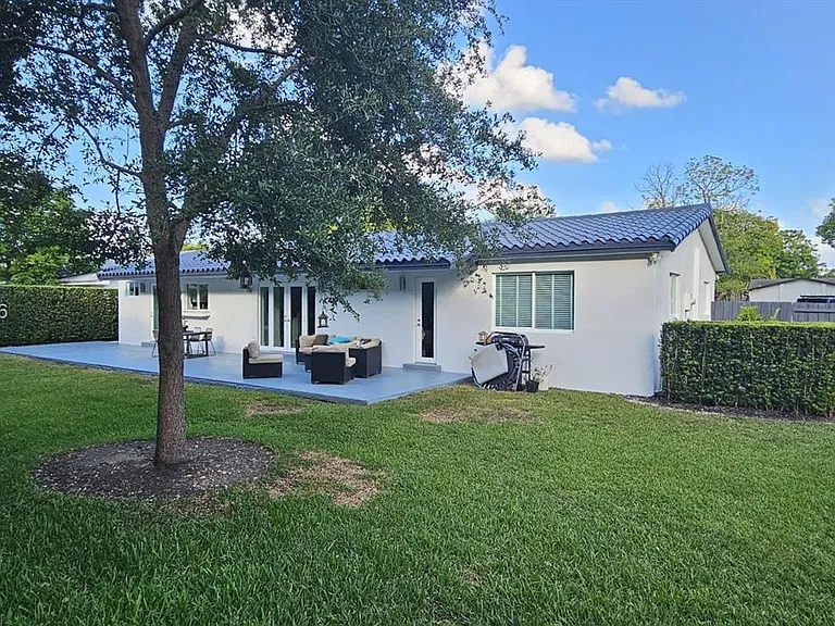 10900 SW 107th Ave — Photo 10