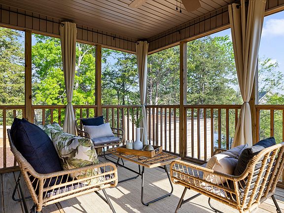 3rd image of 136 Ginger Lake Dr