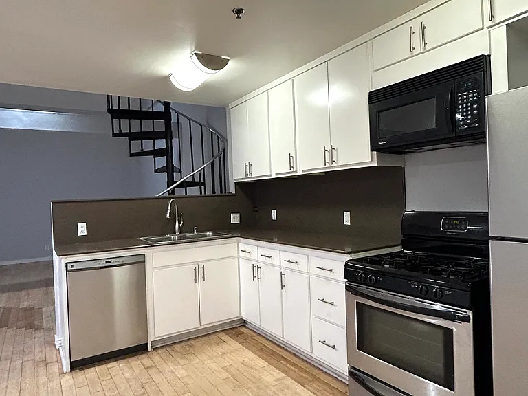 1043 S Grand Ave — Photo 12