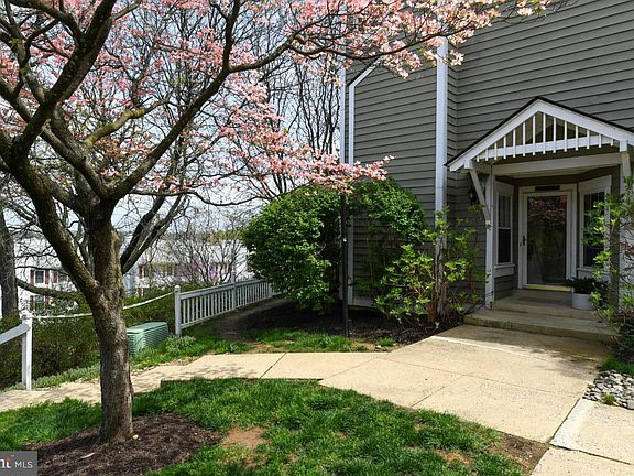 3rd image of 2807B S Woodrow St #1