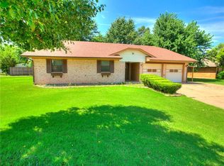 2000 Vanishing Trl, Edmond, OK 73013