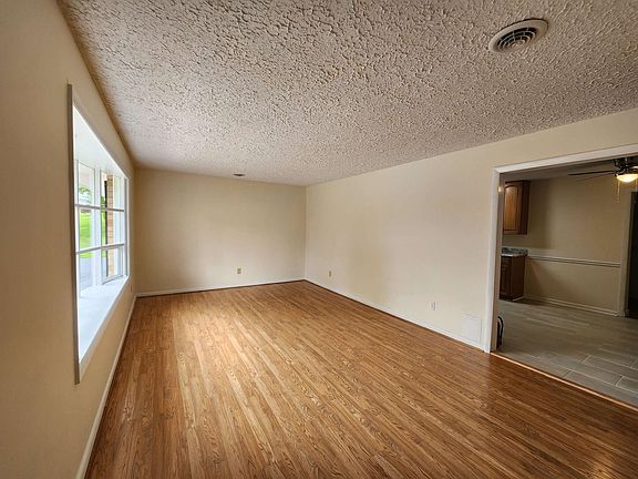 3rd image of 455 Chinquapin Trl