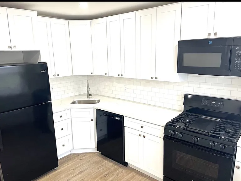 42 Waldo Ave #C — Photo 1