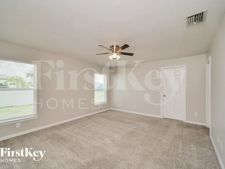 2321 NW 9th Ave — Photo 8