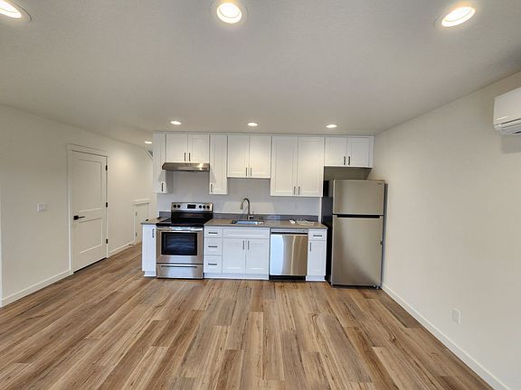 5th image of 1006 Peach Rd Units A & B