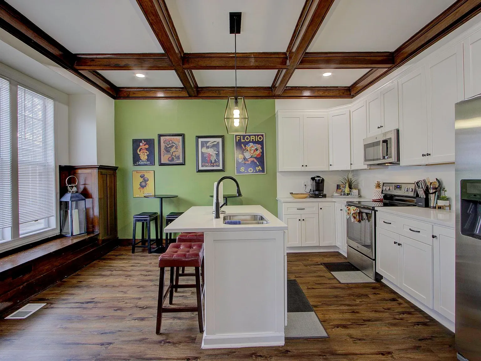 4 bed, 2.5 bath, 1657 sqft, $2,700 — Photo 1