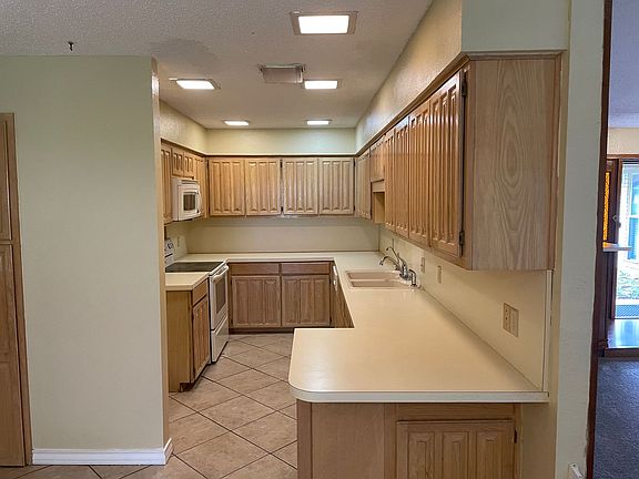 2nd image of 1525 Berkeley Dr