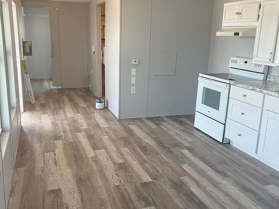 4th image of 1100 Riverside Dr #407