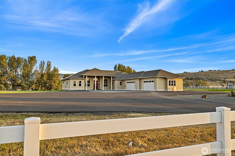 4th image of 240 Majestic Heights Drive