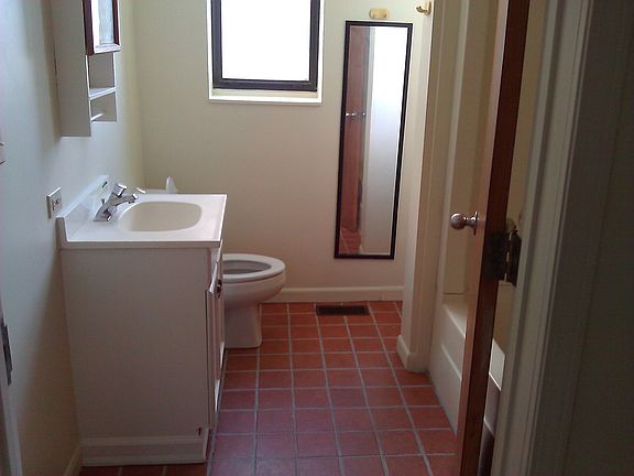 5th image of 8707 S Escanaba Ave APT 1R