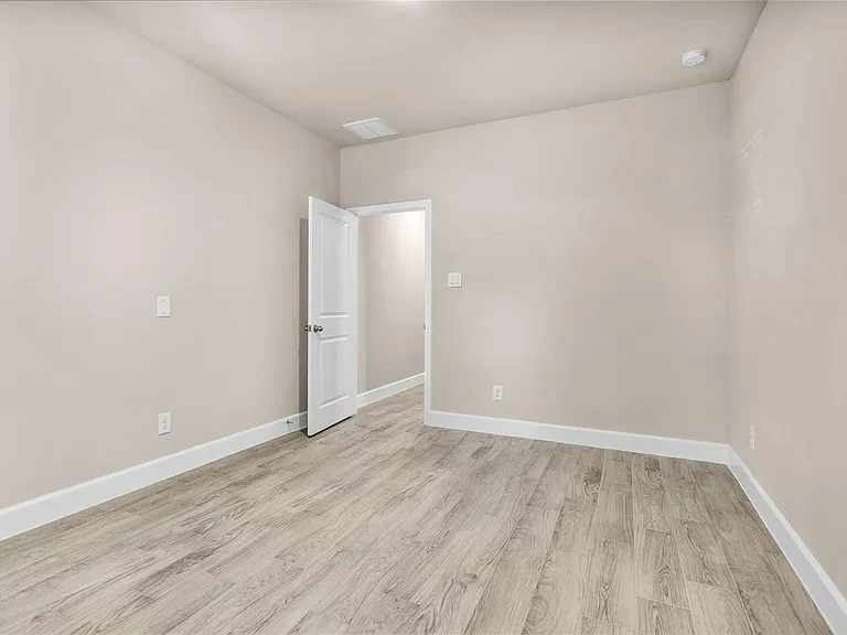 496 Golden St #A — Photo 14