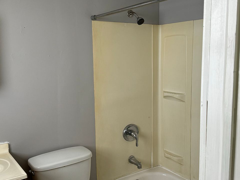 2nd image of 1264 E Main St APT 4