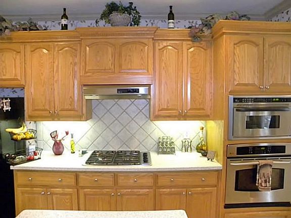 4th image of 908 Jasper Ln