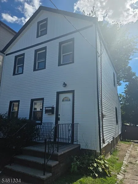 3 bed, 2.0 bath, 2000 sqft, $3,450 — Photo 3