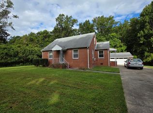 1605 Goosley Rd, Yorktown, VA 23690