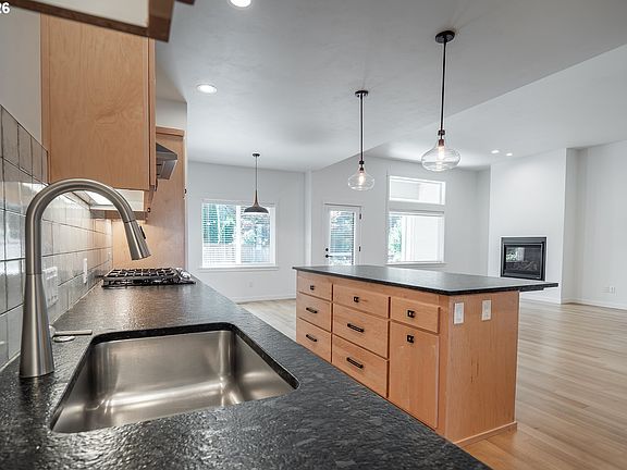 5th image of 1023 Lupine St