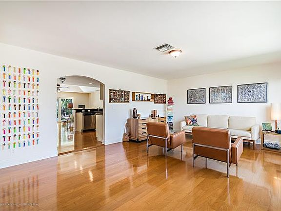 4th image of 344 Alhambra Pl