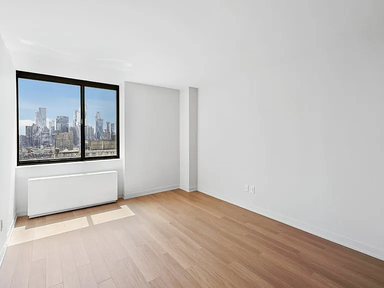 Columbus Cir #N20F — Photo 13