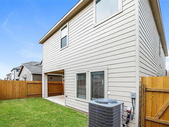 4th image of 7950 Cypress Dr