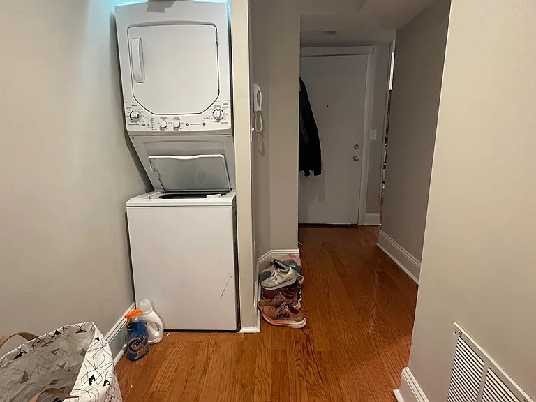 1014 Clinton St #1R — Photo 8