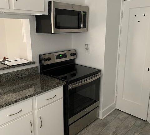 5th image of 3405 Ocean Dr #1