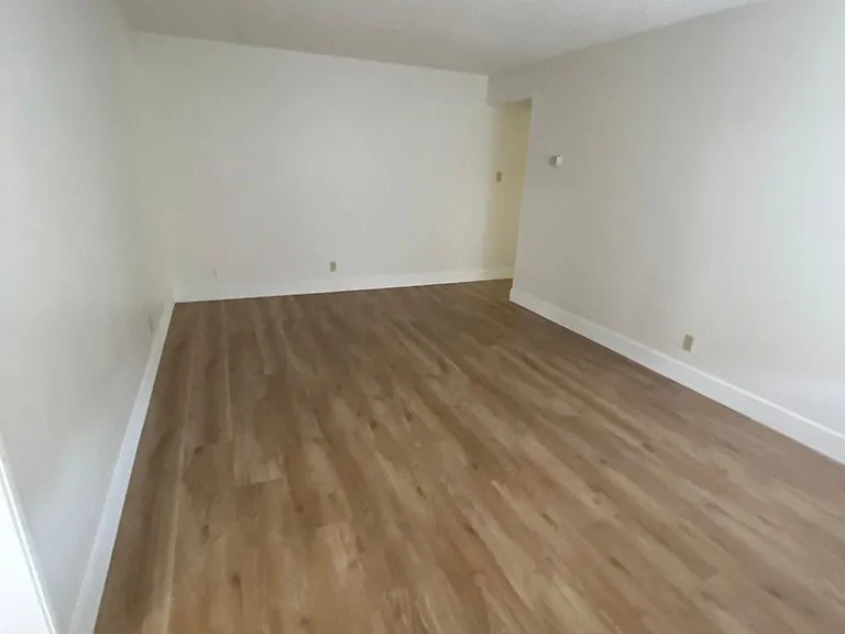 1127 Wayland Ave — Photo 2