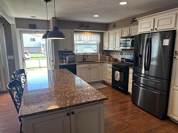 4th image of 854 Crescent Dr