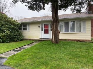 7 Bassett Rd, Branford, CT 06405