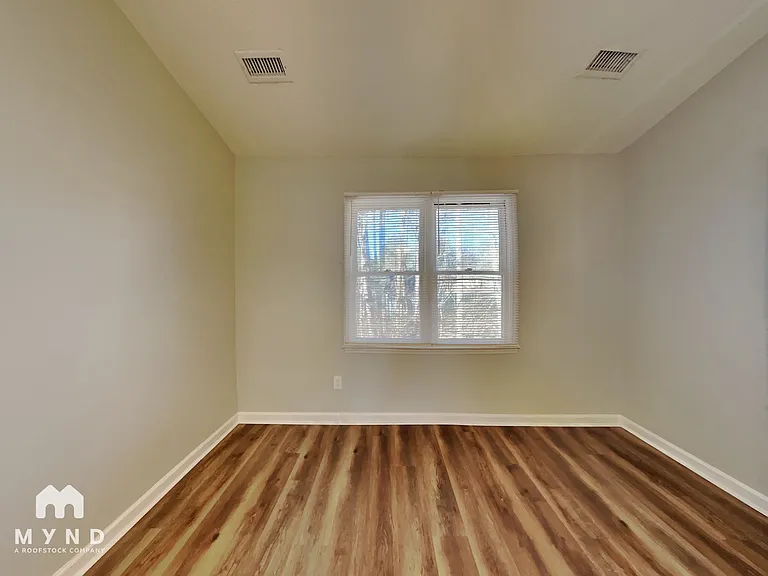 904 Estelle Ct — Photo 16