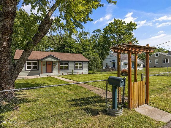 4th image of 2317 Adair Ave