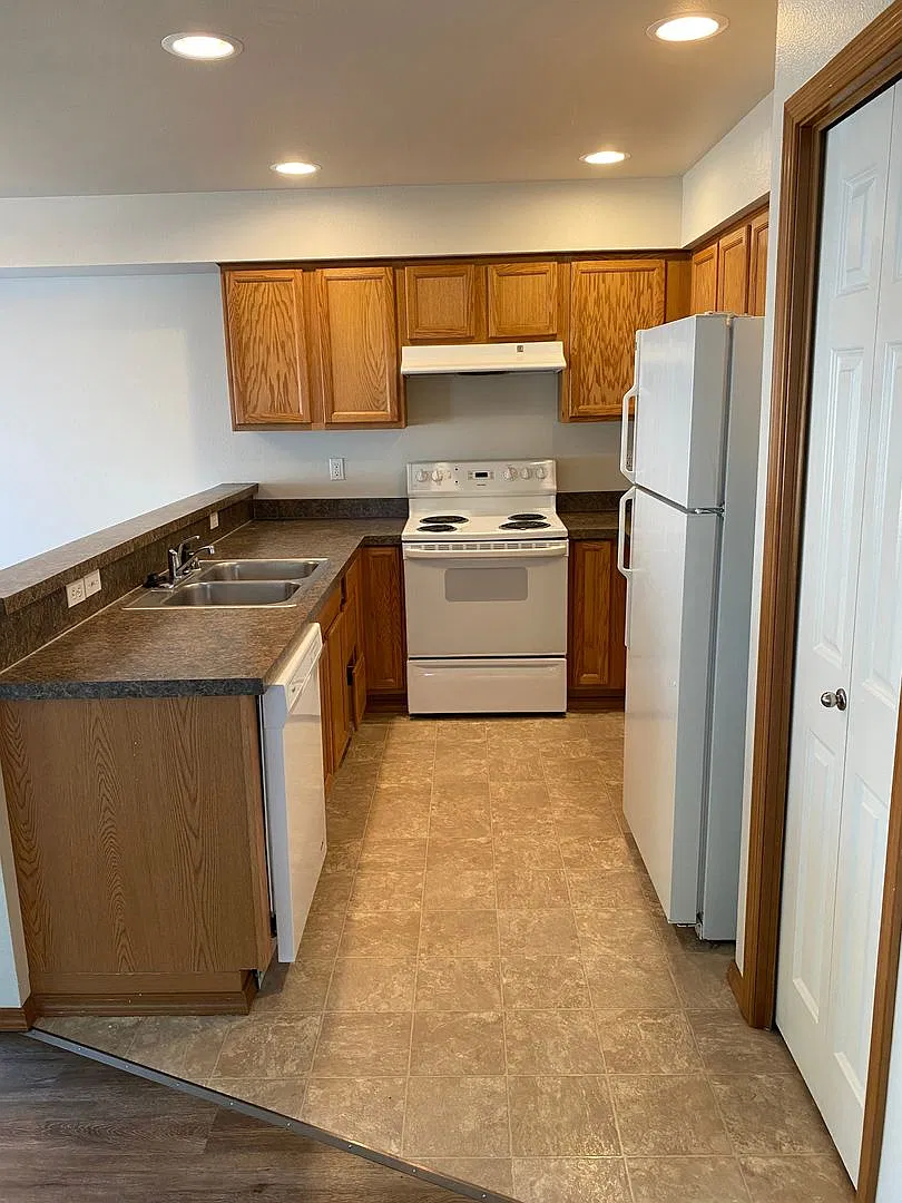 205 - 211 Thompson Lane — Photo 3