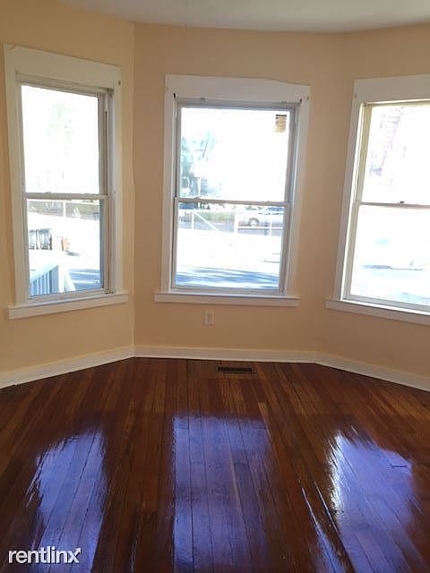 2nd image of 128 Henry St #2