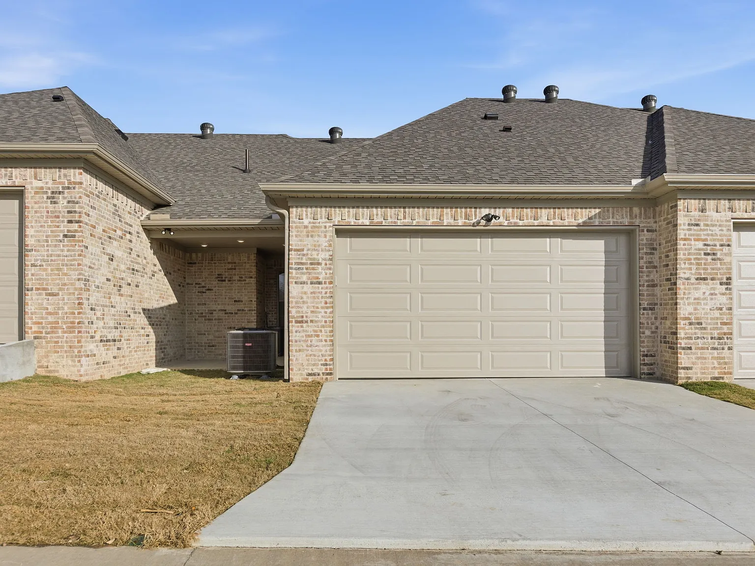 2 bed, 1450 sqft, $2,400 — Photo 2