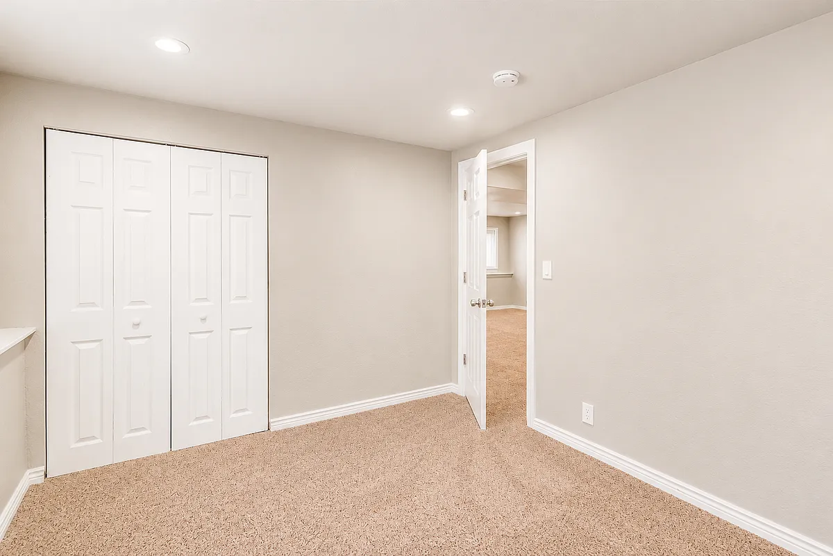 Building Photo - Moonbeam Cir S