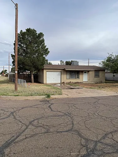 901 Canyon Dr Photo 1