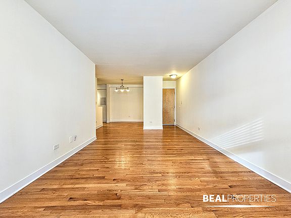 5th image of 625 W Wrightwood Ave APT 309