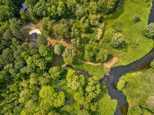 5322 N Wayne Ave, Pentwater, MI 49449