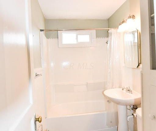 5th image of 132 Rosslyn Ave