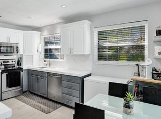 217 SW 5th St, Hallandale Beach, FL 33009
