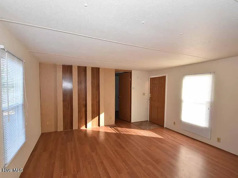 1411 Diamond Ln — Photo 5