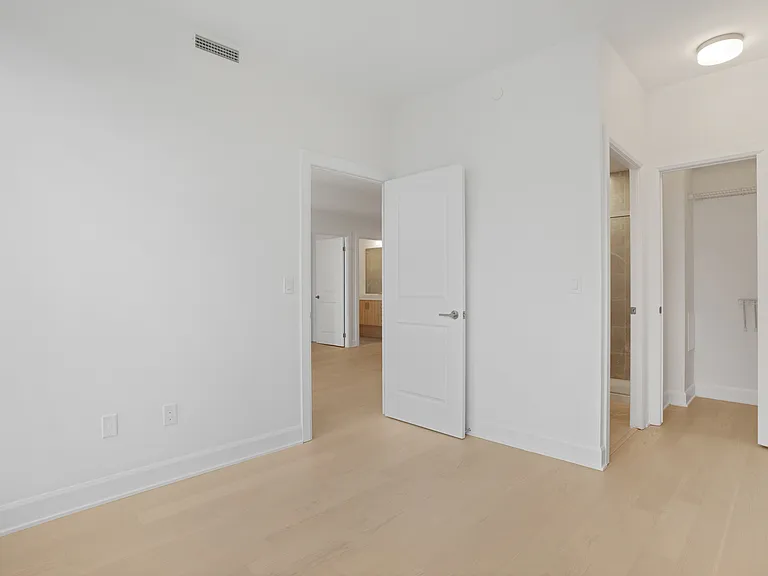 3240 William Coltson Ave — Photo 158