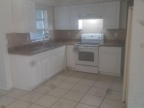 2nd image of 4841 Blossom Dr