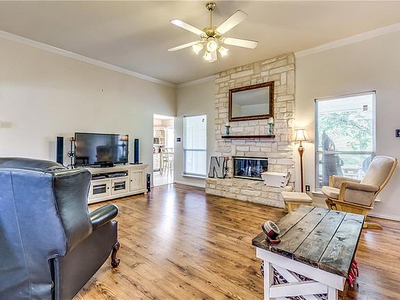 5th image of 355 Balcones Dr