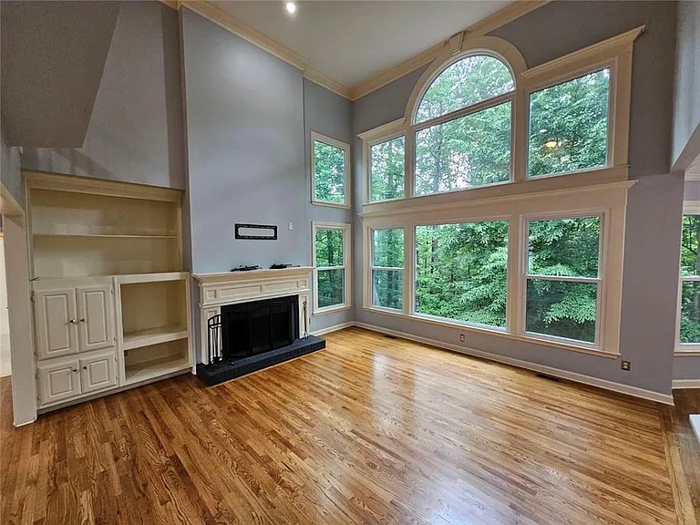 430 Eastbourne Way — Photo 10