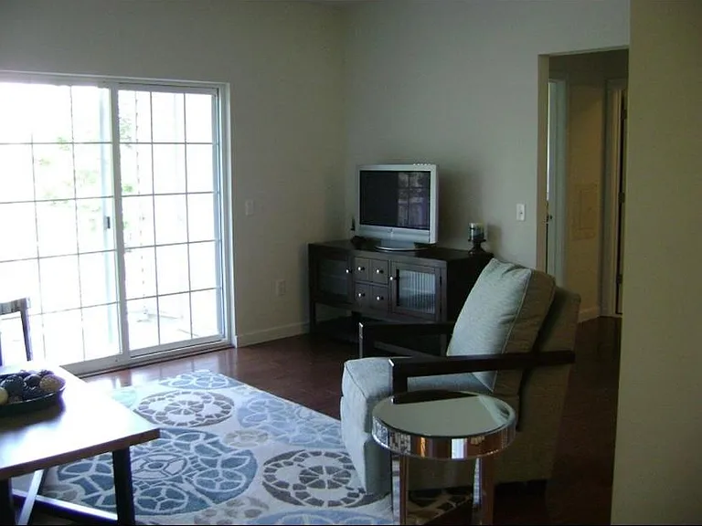 324 Pond Ln #324 — Photo 4