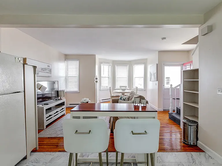 27 Thames St — Photo 4