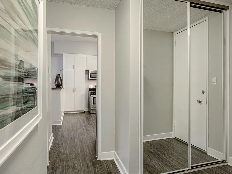 415 Gayley Ave — Photo 11