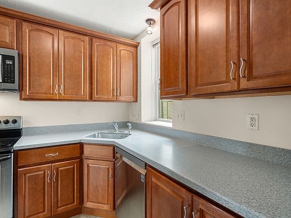 4th image of 1419 Commonwealth Ave APT 404